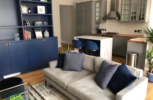 Larkhall Apartment | Luxury Victorian 2 Bedroom Apartment Near Tube