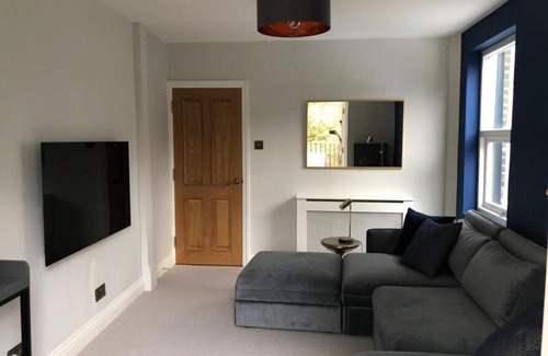 Larkhall Apartment | Luxury Victorian 2 Bedroom Apartment Near Tube