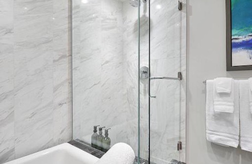 Downtown Victoria Apartment | Luxury View Condo in Downtown Victoria