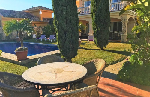 Casares Villa | luxury villa ALL INCLUDED! ADSL, electricity, water, pool, SAT-TV, garden