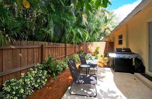 Highland Beach Villa | Luxury villa at beach with private patio/pool