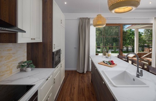 Bale Villa | Luxury Villa Bay Porto Bus by Villas Guide