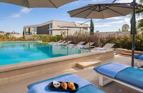 Rogoznica Villa | Luxury villa Castello Rogoznica with private heated pool, sauna and gym
