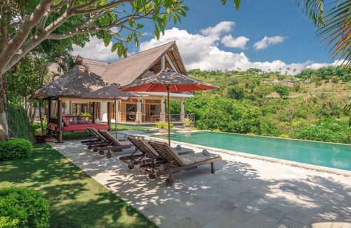 Banjar Villa | Luxury villa close to Lovina with pool and staff and spectacular views!