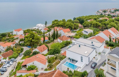 Sutivan Villa | Luxury Villa Complex Pax & Vitae with heated infinity pools, 16 sleeps