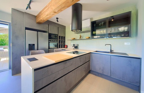 Vrh Villa | Luxury Villa Equinox with Heated Pool