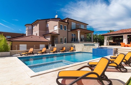 Marcana Villa | Luxury Villa for larger groups near Pula with private pool and whirlpool