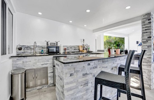 Miami Gardens Apartment | Luxury Villa |Heated Pool & Tub, Gym, Games & More