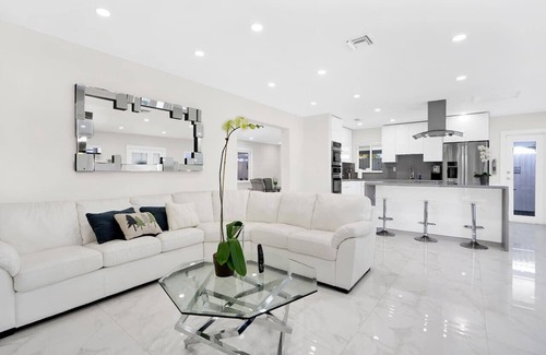 Miami Gardens Apartment | Luxury Villa |Heated Pool & Tub, Gym, Games & More
