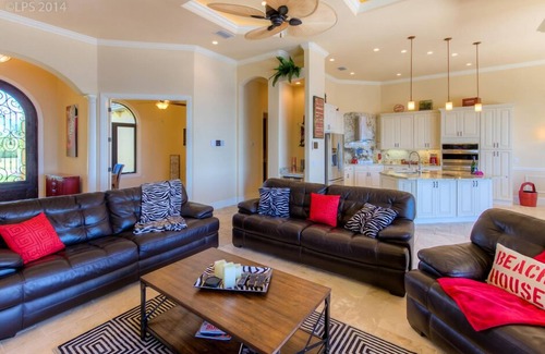 Eight Lakes House | Luxury villa in a prime location with an oversized pool and whirlpool