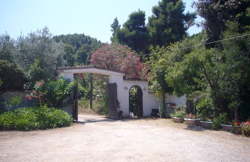Skidra Villa | Luxury villa in pinewood with see view