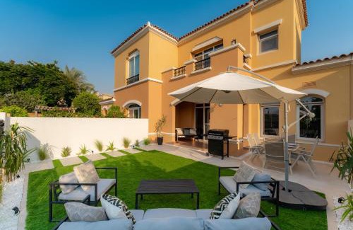 Arabian Ranches Villa | Luxury Villa in Ranches 1, on Pool and Park