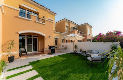 Arabian Ranches Villa | Luxury Villa in Ranches 1, on Pool and Park