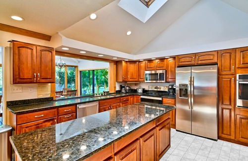 Stroudsburg House | Luxury Villa in the heart of Poconos with Pool, Hot Tub, Sauna, and Game Room