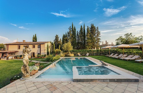San Gimignano Villa | LUXURY VILLA IRIS , 6 rooms with bathrooms, swimming pool, spa, sauna.