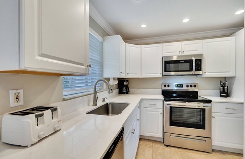 Sanibel Villa | Luxury Villa "Lighthouse" Across from the Beach