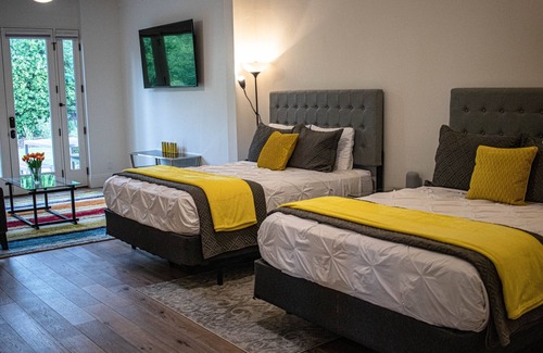 The Movie Colony Villa | Luxury Villa - Movie Colony, Priv Pool, Walk to DT