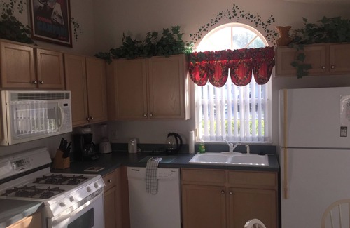 Indian Point House | Luxury Villa near Disney and Universal with Private Pool, Free Wifi , Game Room.
