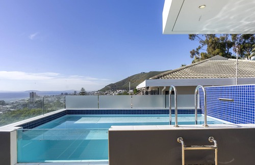 Bantry Bay Villa | Luxury Villa, Private Pool, Garden, Generator, Incredible Views Over Cape Town
