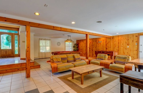 East Stroudsburg House | Luxury Villa, SKI SHAWNEE/ BUSHKILL/PRIVATE 36' POOL/Hot Tub/Firepit