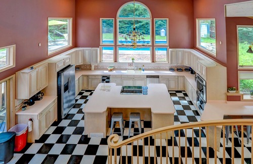 East Stroudsburg House | Luxury Villa, SKI SHAWNEE/ BUSHKILL/PRIVATE 36' POOL/Hot Tub/Firepit