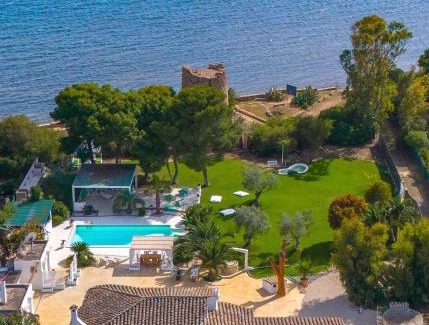 Quartu Sant'Elena Villa | Luxury Villa Sea Front With Pool