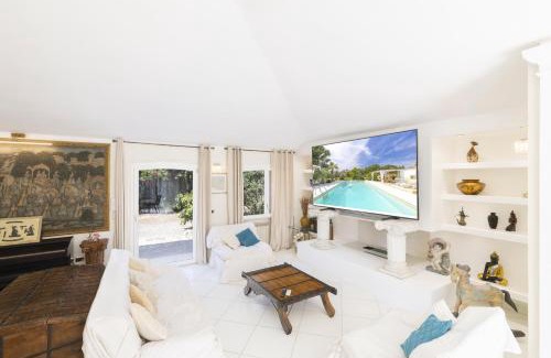 Quartu Sant'Elena Villa | Luxury Villa Sea Front With Pool