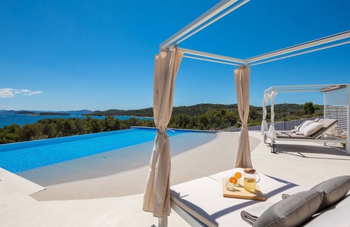 Jezera Villa | Luxury Villa Siesta with Pool