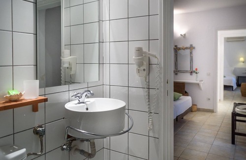Kanapitsa Villa | Luxury Villa Skiathos |Two-Bedroom Suite Dyo |Vromolimnos