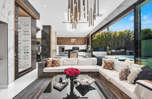 Pico - Robertson Villa | Luxury Villa