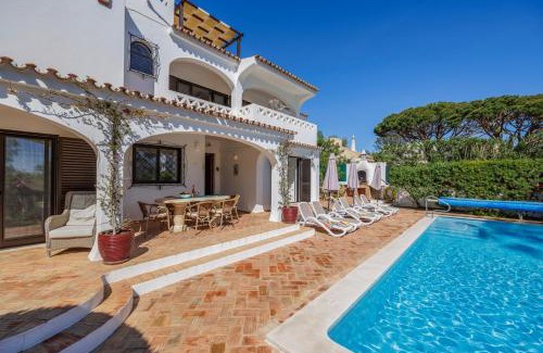 Sesmarias Villa | Luxury Villa, Very Close to Beach + Restaurants, WI FI, Heatable Pool.