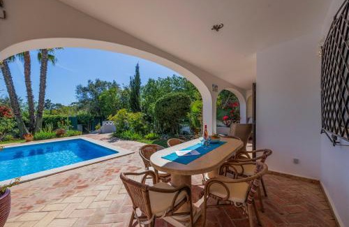 Sesmarias Villa | Luxury Villa, Very Close to Beach + Restaurants, WI FI, Heatable Pool.