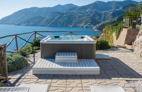 Maiori Villa | Luxury Villa Vittoria- Villa With Garden Swimming Pool and Jacuzzi Overlooking the sea