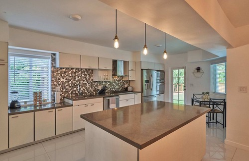 Ojus Villa | Luxury Villa w/Mini Golf+Huge Fire Pit+Billiards & Heated Pool