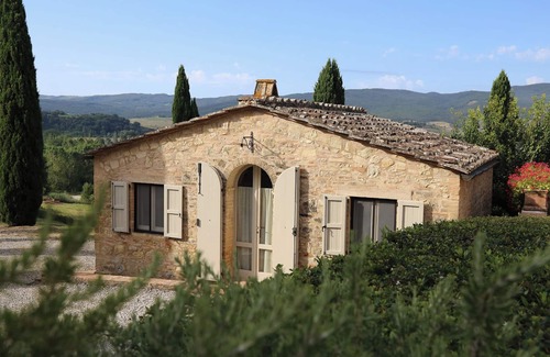 Buonconvento Villa | Luxury Villa + Winery + Pool in Tuscany