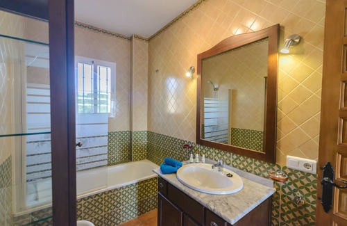 Cutar Villa | Luxury villa with heated pool and stunning view near Malaga