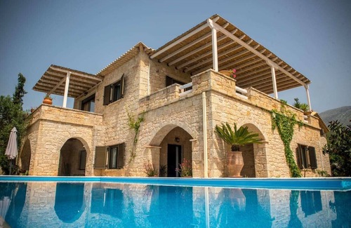 Kardamyli Villa | Luxury Villa with Infinity Pool and best views on the Mani Peninsula.