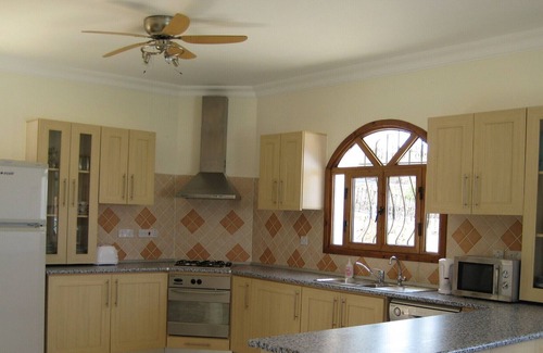 Kyrenia Villa | Luxury Villa with Large Private Pool and Landscaped Garden, Free Wifi