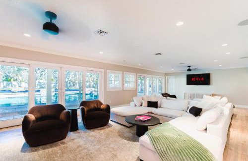Largo Villa | Luxury Villa with Pickleball Court, Heated Pool, Treehouse and Game Room