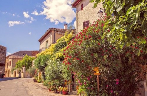 Gaujac Villa | Luxury Villa with pool, garden, petanque court great views in perfect location.