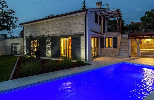 Jakovici Cottage | Luxury villa with private pool, fenced garden with veranda near Tinjan