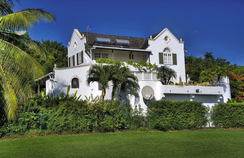 Halcyon Heights Villa | Luxury Villa with Private Swimming Pool (Renovated December 2022)