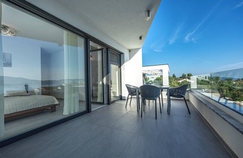 Linardici Villa | Luxury Villa with with open sea views and its own multi-purpose sports ground