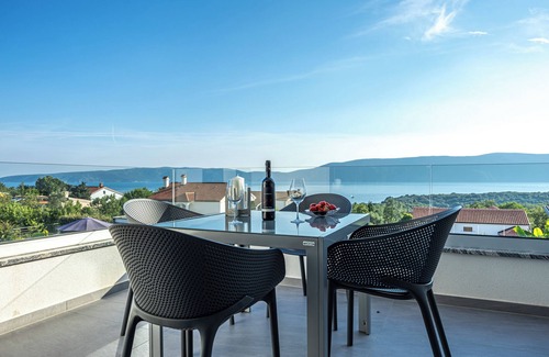Linardici Villa | Luxury Villa with with open sea views and its own multi-purpose sports ground