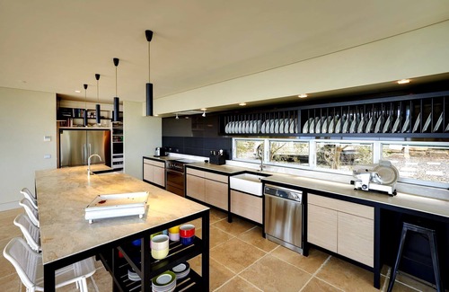 Central Coast House | Luxury Villas Killcare Beach House (Walk to the beach)