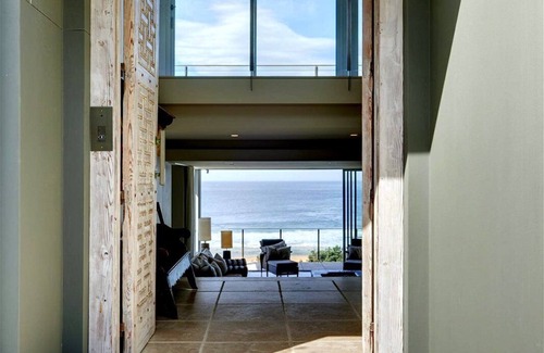 Central Coast House | Luxury Villas Killcare Beach House (Walk to the beach)