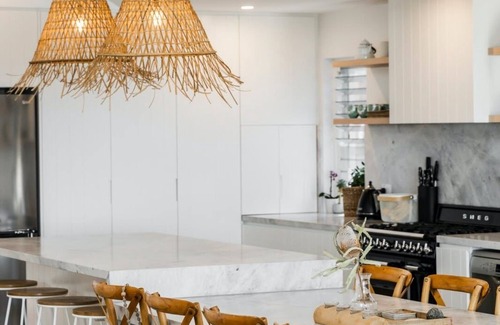 Bondi House | Luxury Villas Tamarama Surf View (Walk to Beach)