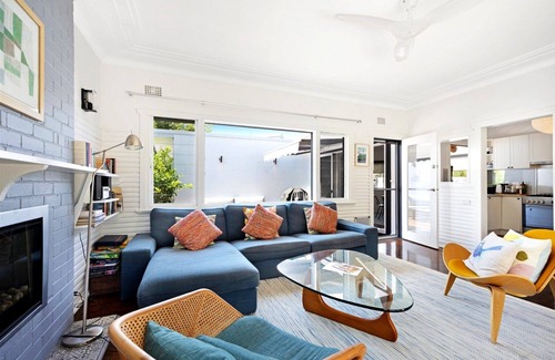 Macmasters Beach House | Luxury Villas The Beach House at Bouddi (Walk to the beach)