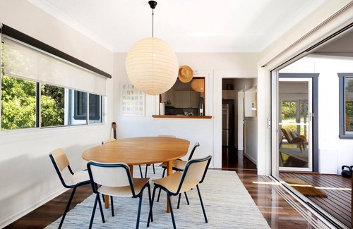 Macmasters Beach House | Luxury Villas The Beach House at Bouddi (Walk to the beach)