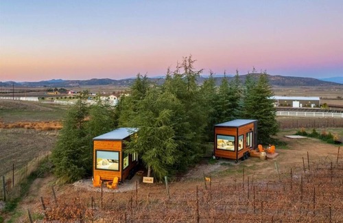 Ramona Cabin | Luxury Vineyard Escape w Fireplace - Malbec